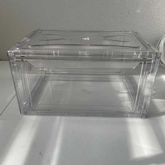 Acrylic Shoe Box Storage with Magnetic Doors/Stackable - Picture 2 of 7